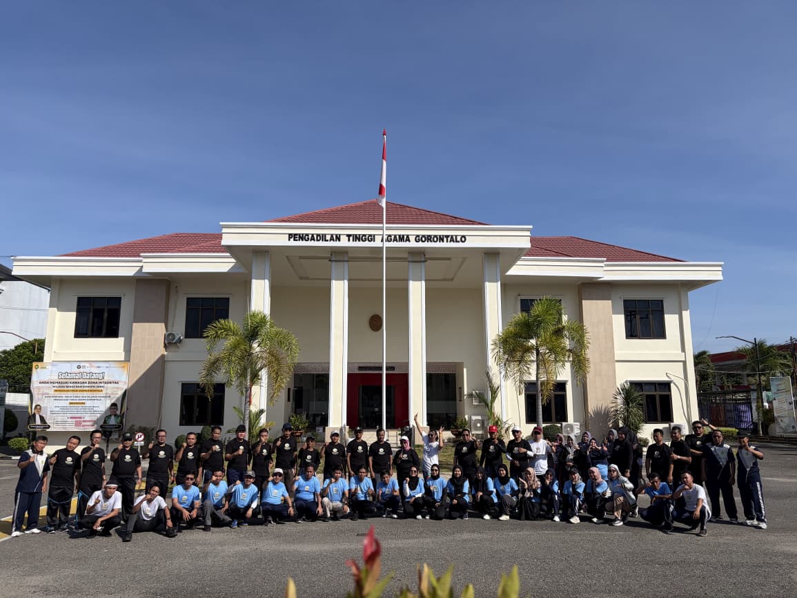PTA Gorontalo Gelar Senam Bersama dan Kerja Bakti, Wujudkan Lingkungan Kerja Sehat dan Bersih